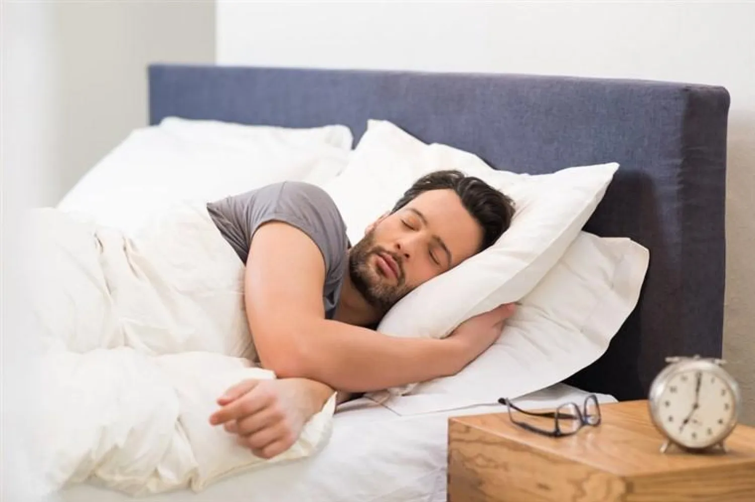 171003-better-stock-man-sleeping-alone-ew-602p_3c228f0f9bff1031bbb2f8b6d132ca51.fit-760w.jpg